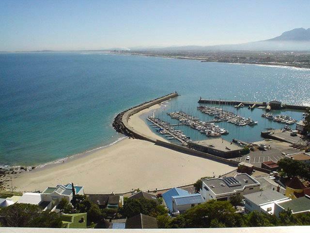 Gordon'S Shore Luxury Apartments - Solar Powered Gordonsbaai Buitenkant foto